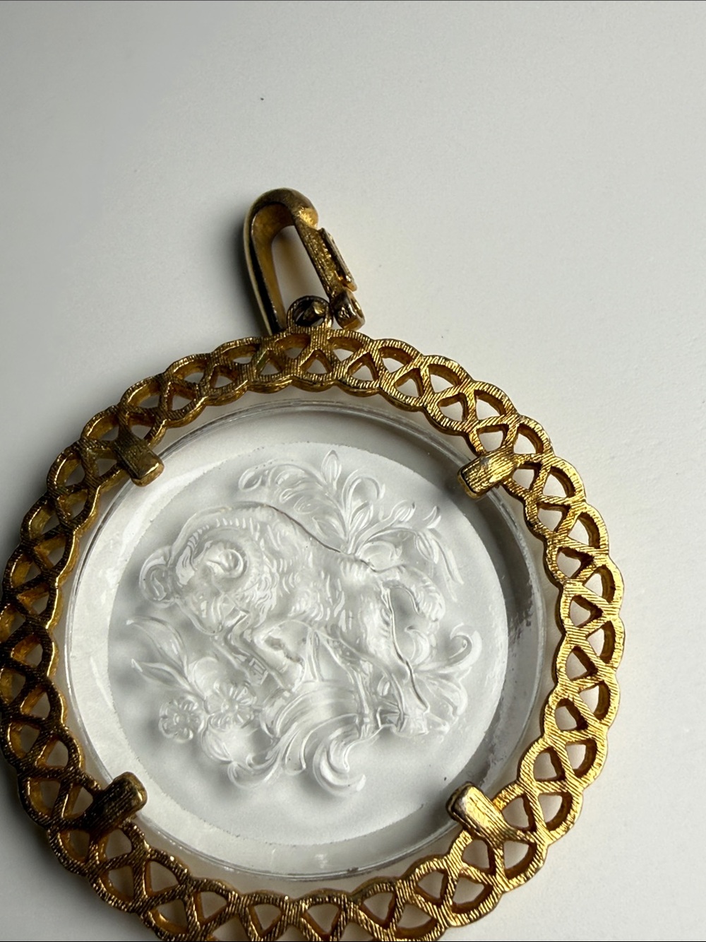 ⭐️ Vintage Crown Trifari Gold-Tone Ram Intaglio Pendant Necklace charm stunning - Picture 2 of 11